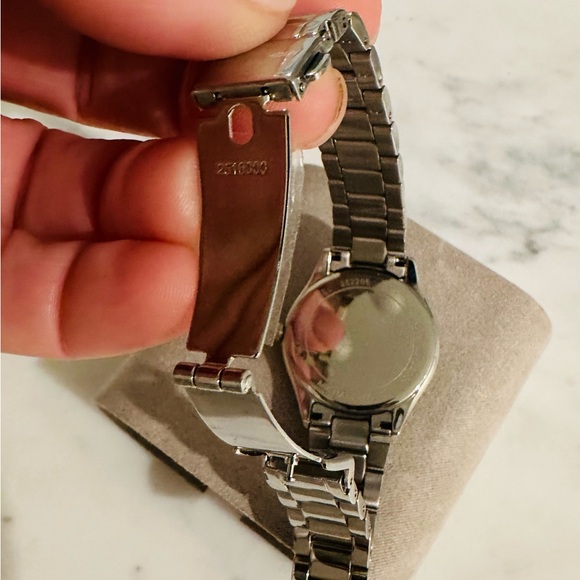 Michael Kors Watch NWOT in box - Picture 7 of 7